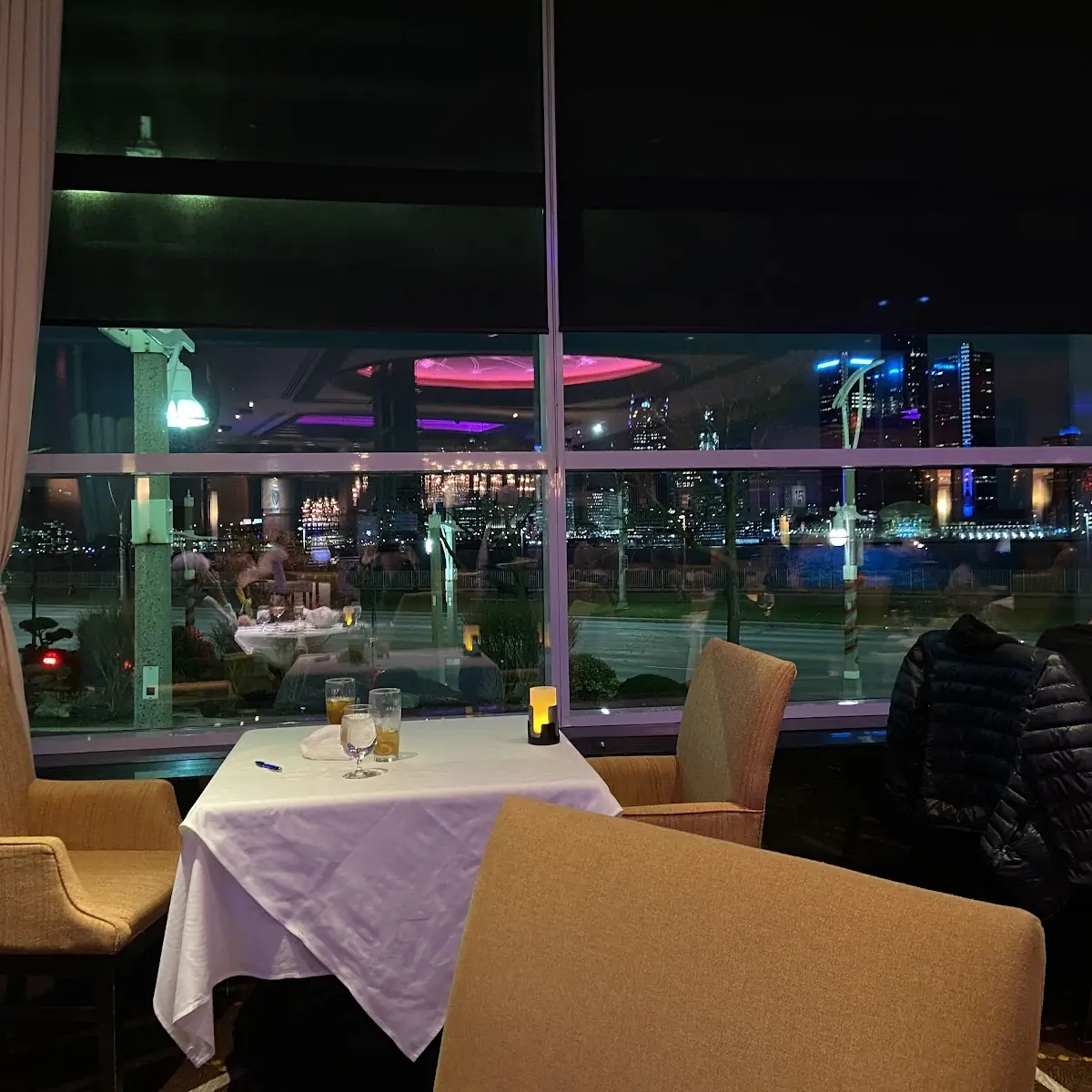 Vibe, Neros Steakhouse