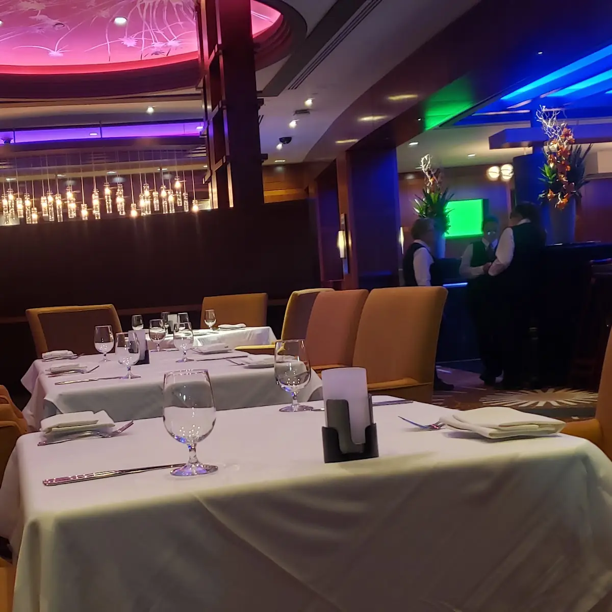 Vibe, Neros Steakhouse