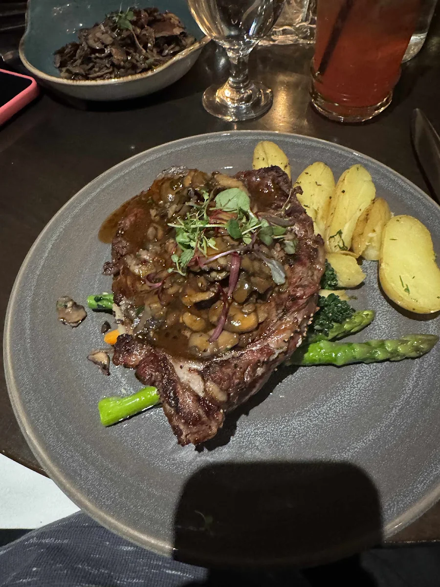 Food & drink, 112 Restaurant & Lounge
