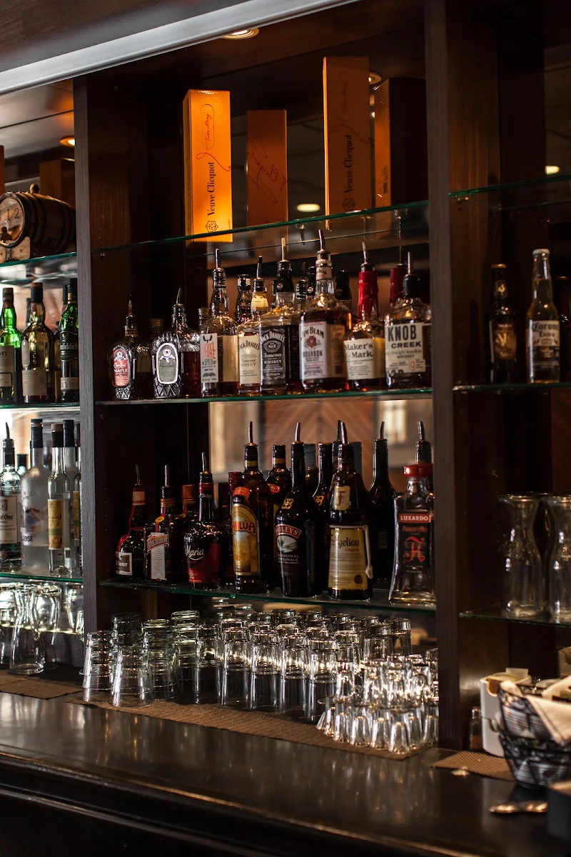 Vibe, 112 Restaurant & Lounge