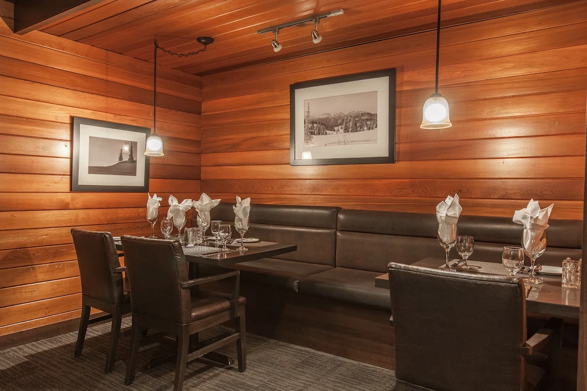 Vibe, 112 Restaurant & Lounge