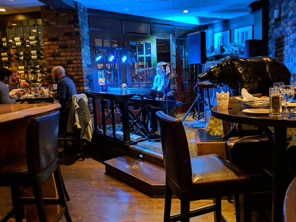 Vibe, 112 Restaurant & Lounge