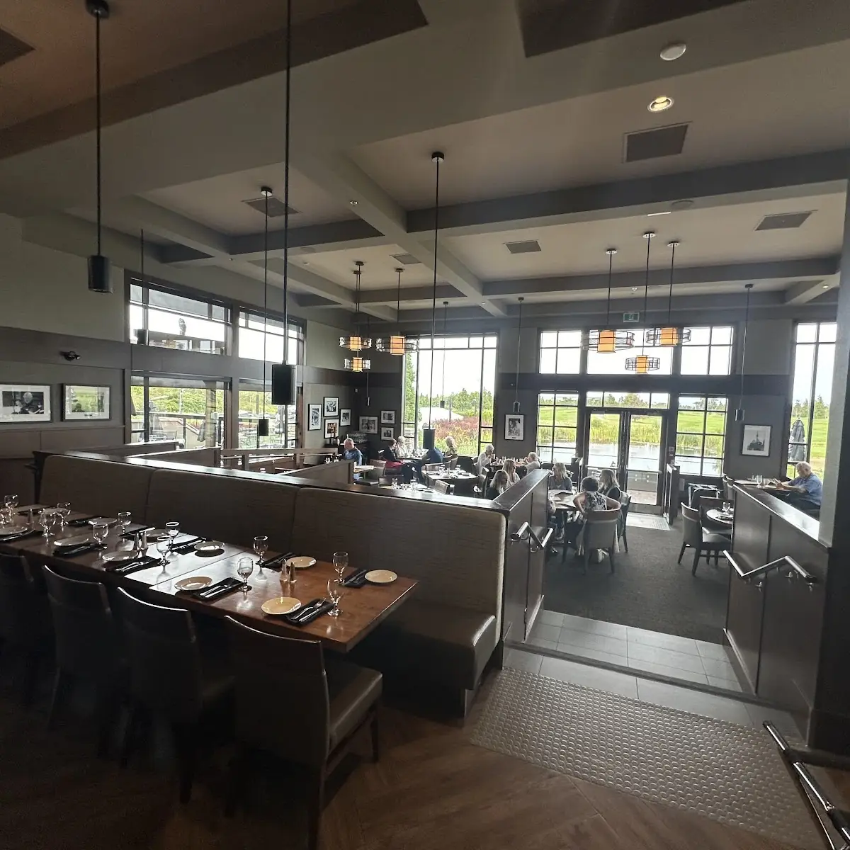Vibe, Pat Quinn's Restaurant & Bar