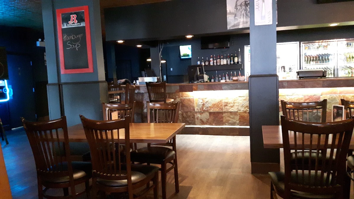 Vibe, Park & Trestle Pub and Restaurant