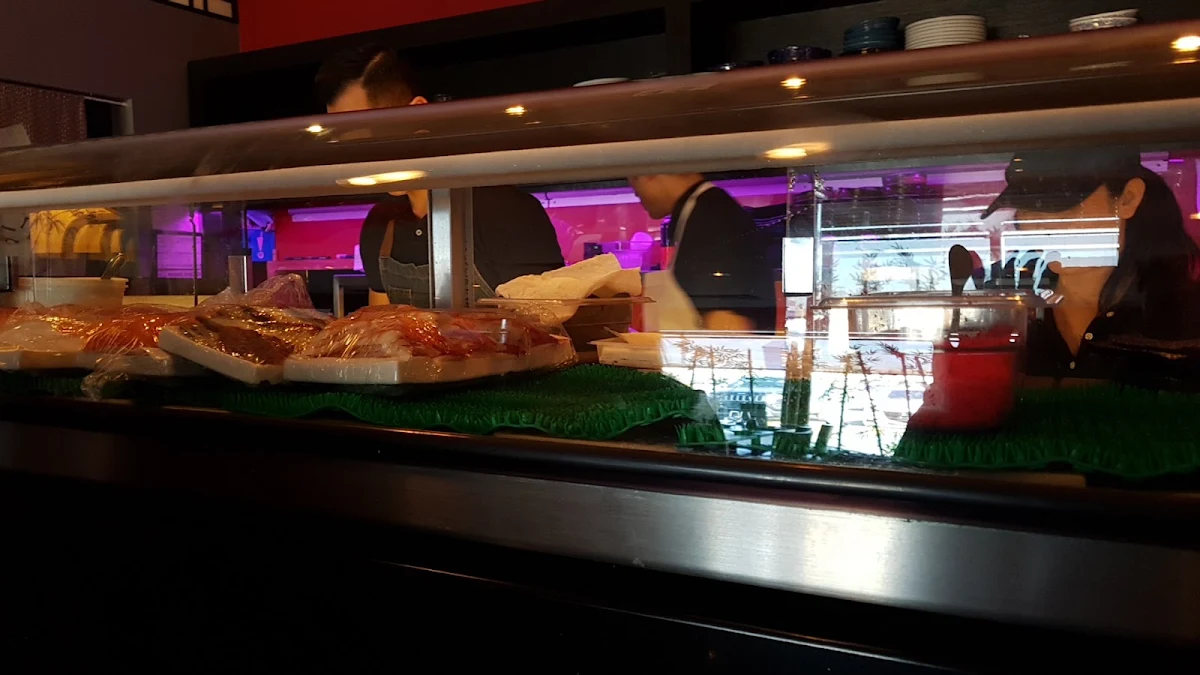 Vibe, Uni Sushi