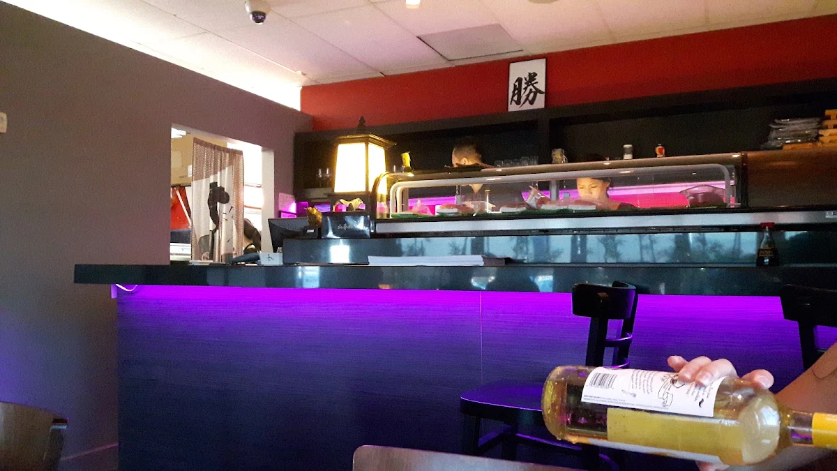 Vibe, Uni Sushi