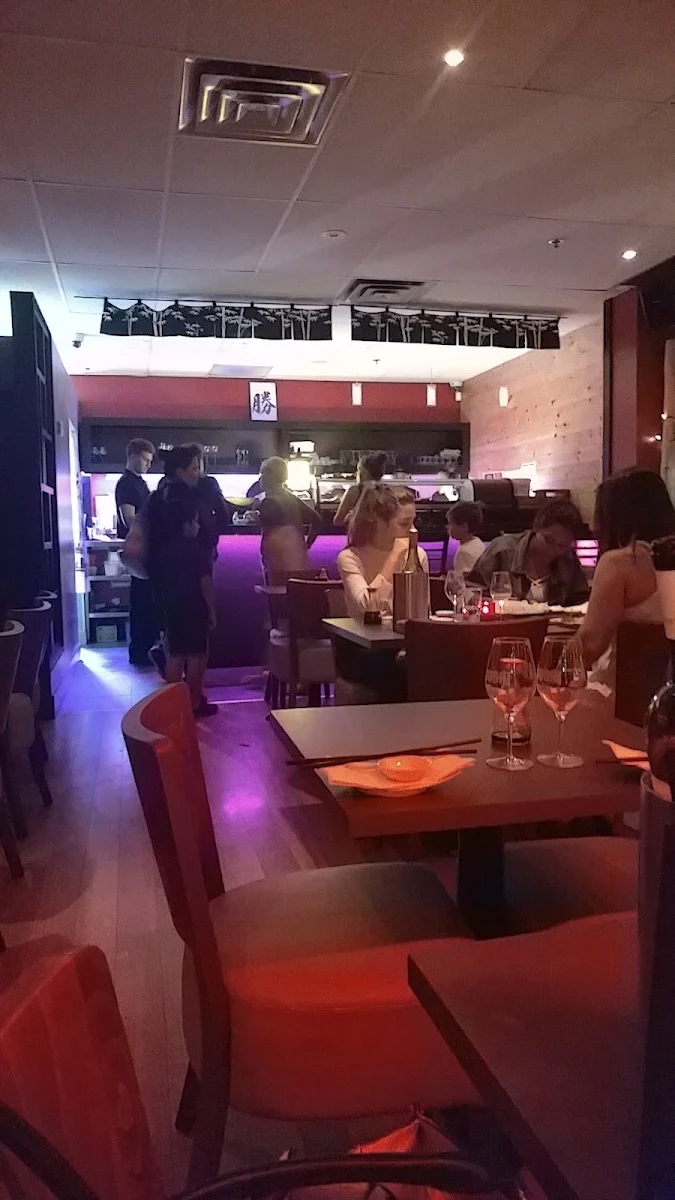 Vibe, Uni Sushi
