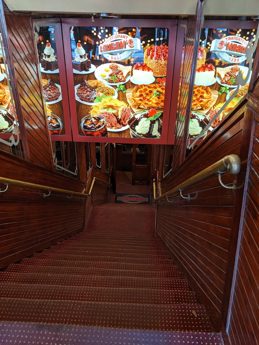 Vibe, Reuben's Restaurant Delicatessen