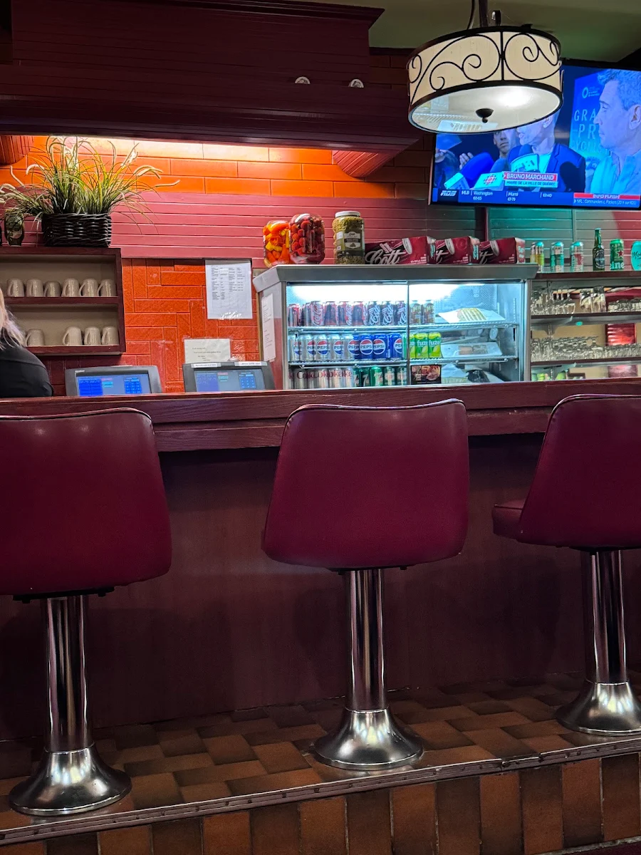 Vibe, Reuben's Restaurant Delicatessen