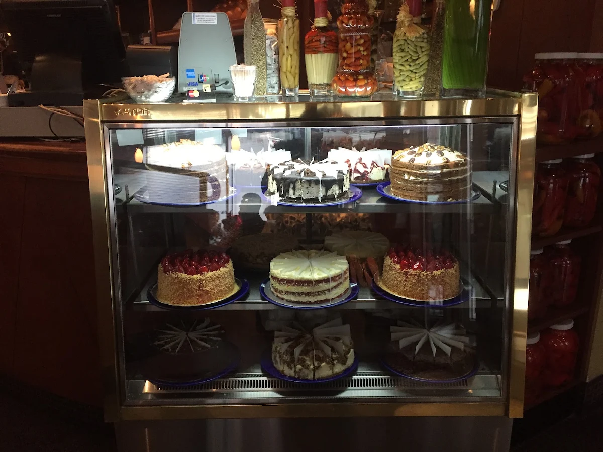 Vibe, Reuben's Restaurant Delicatessen