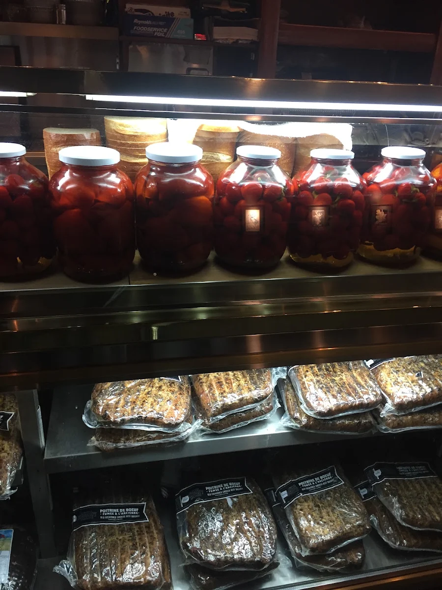 Vibe, Reuben's Restaurant Delicatessen