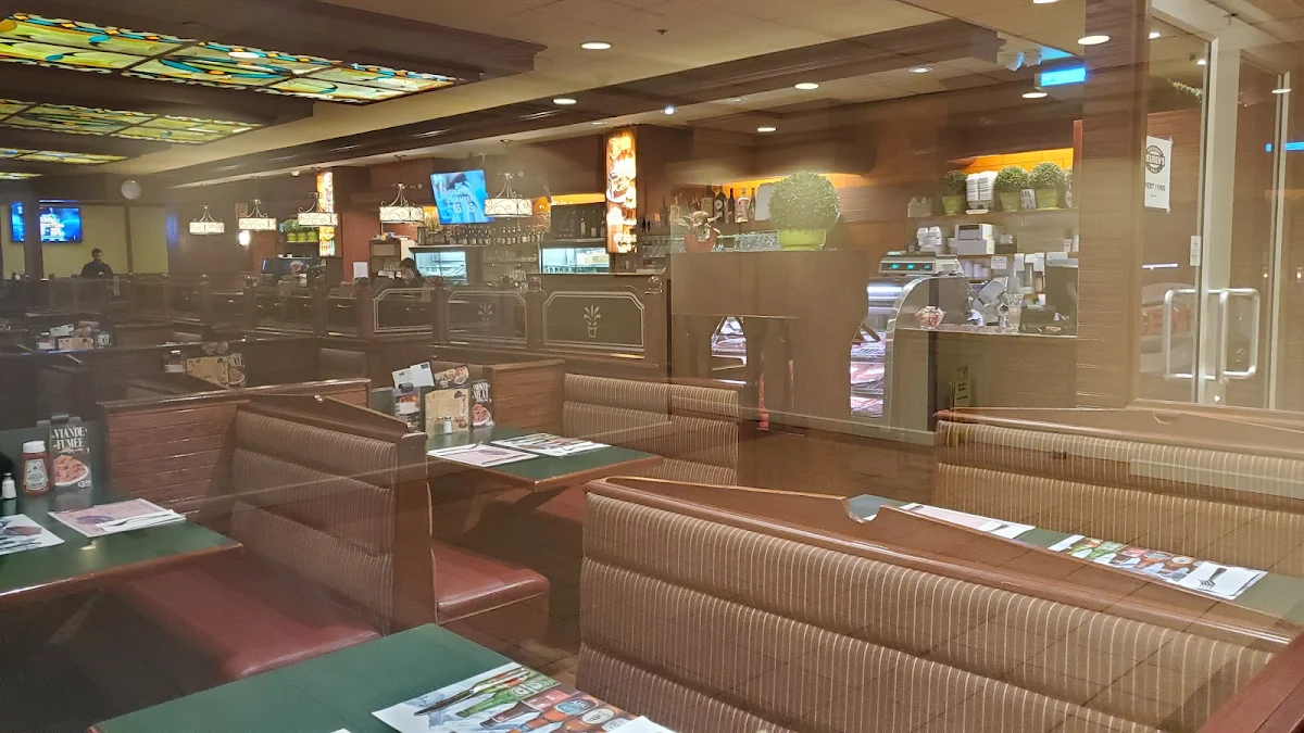 Vibe, Reuben's Restaurant Delicatessen