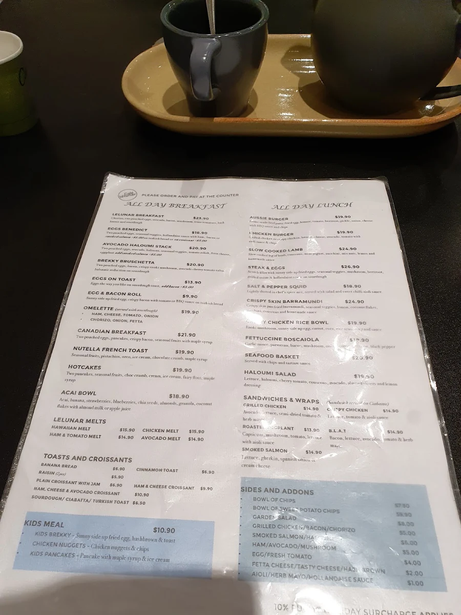 Menu, Cafe Lelunar