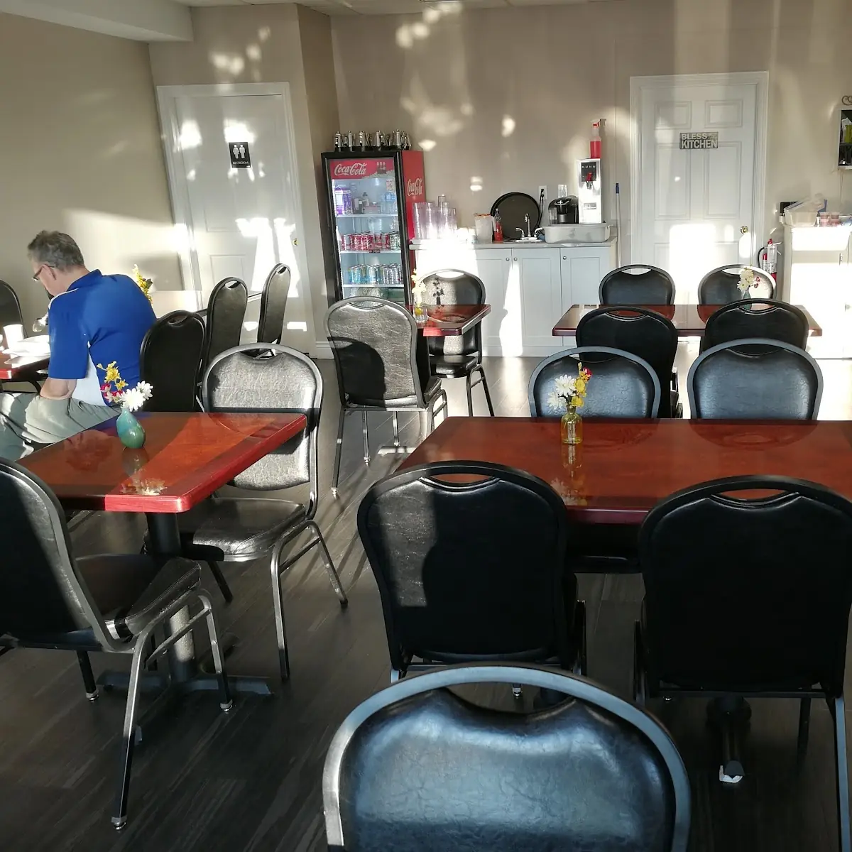 Vibe, Selina's Thai