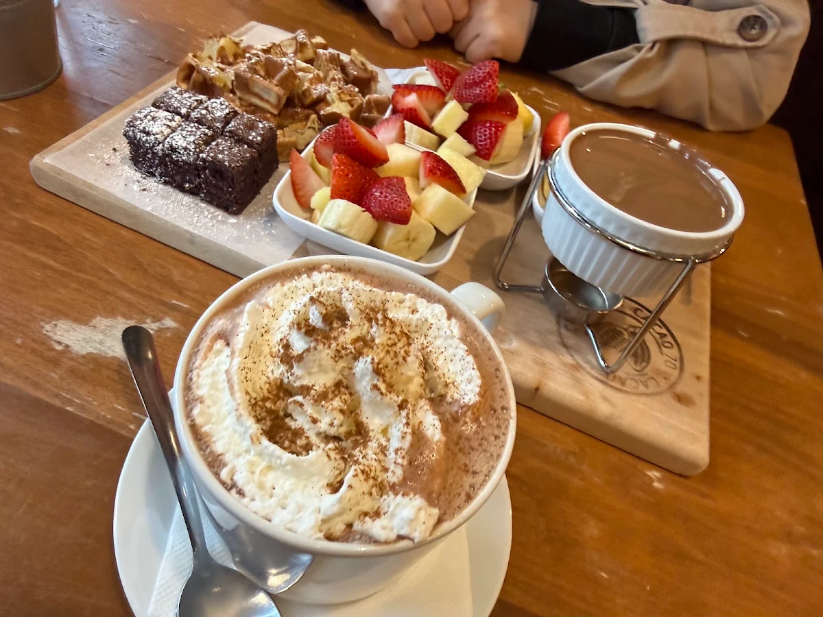 Food & drink, CACAO 70 Eatery