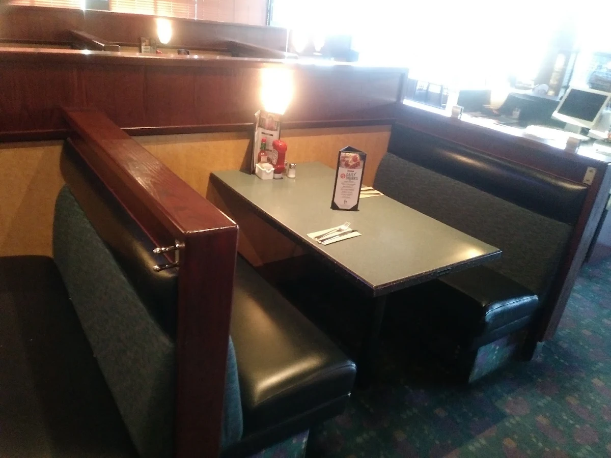 Vibe, Ricky's All Day Grill - Walnut Grove