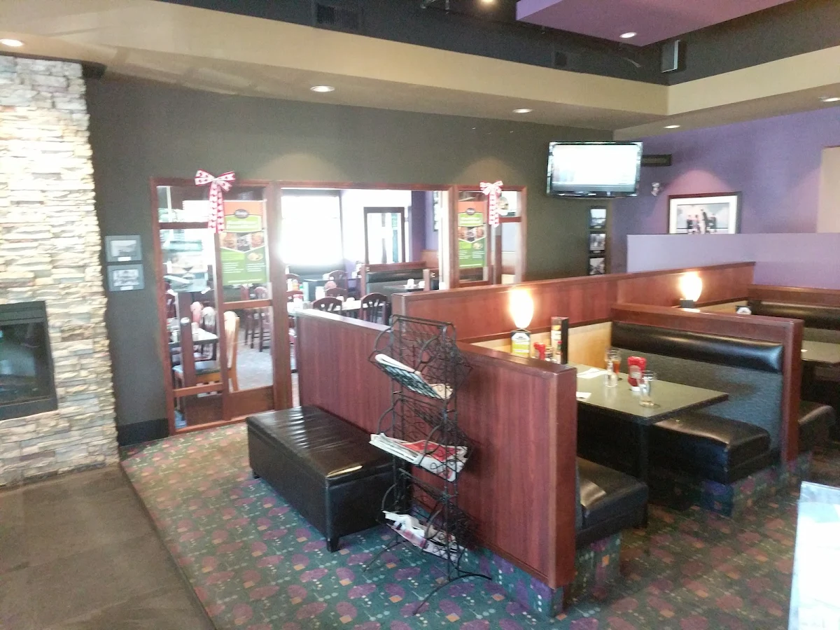 Vibe, Ricky's All Day Grill - Walnut Grove