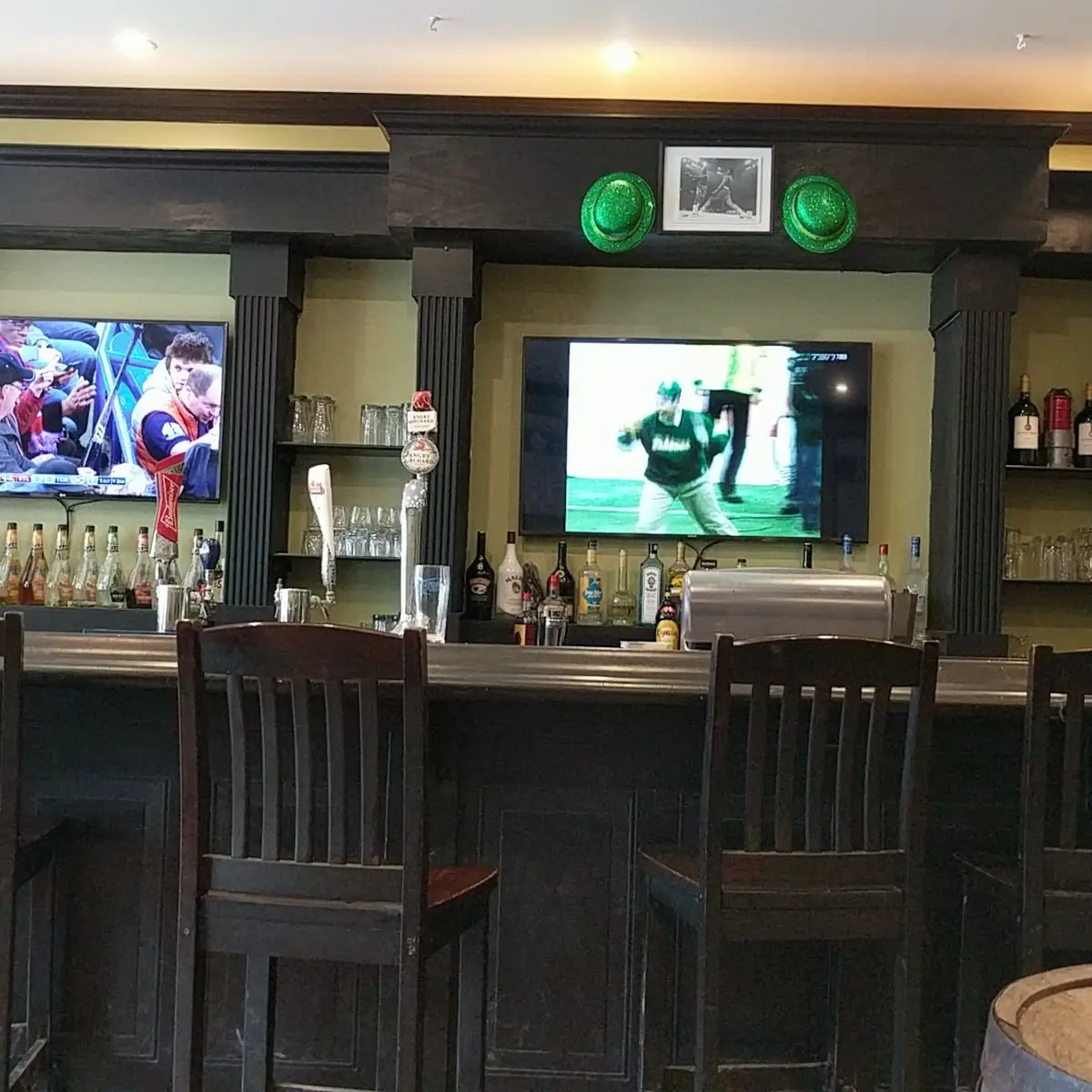 Vibe, Nappo's Sports Bar and Pub