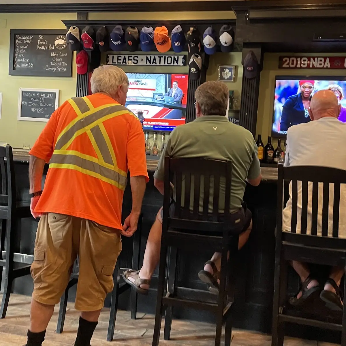Vibe, Nappo's Sports Bar and Pub