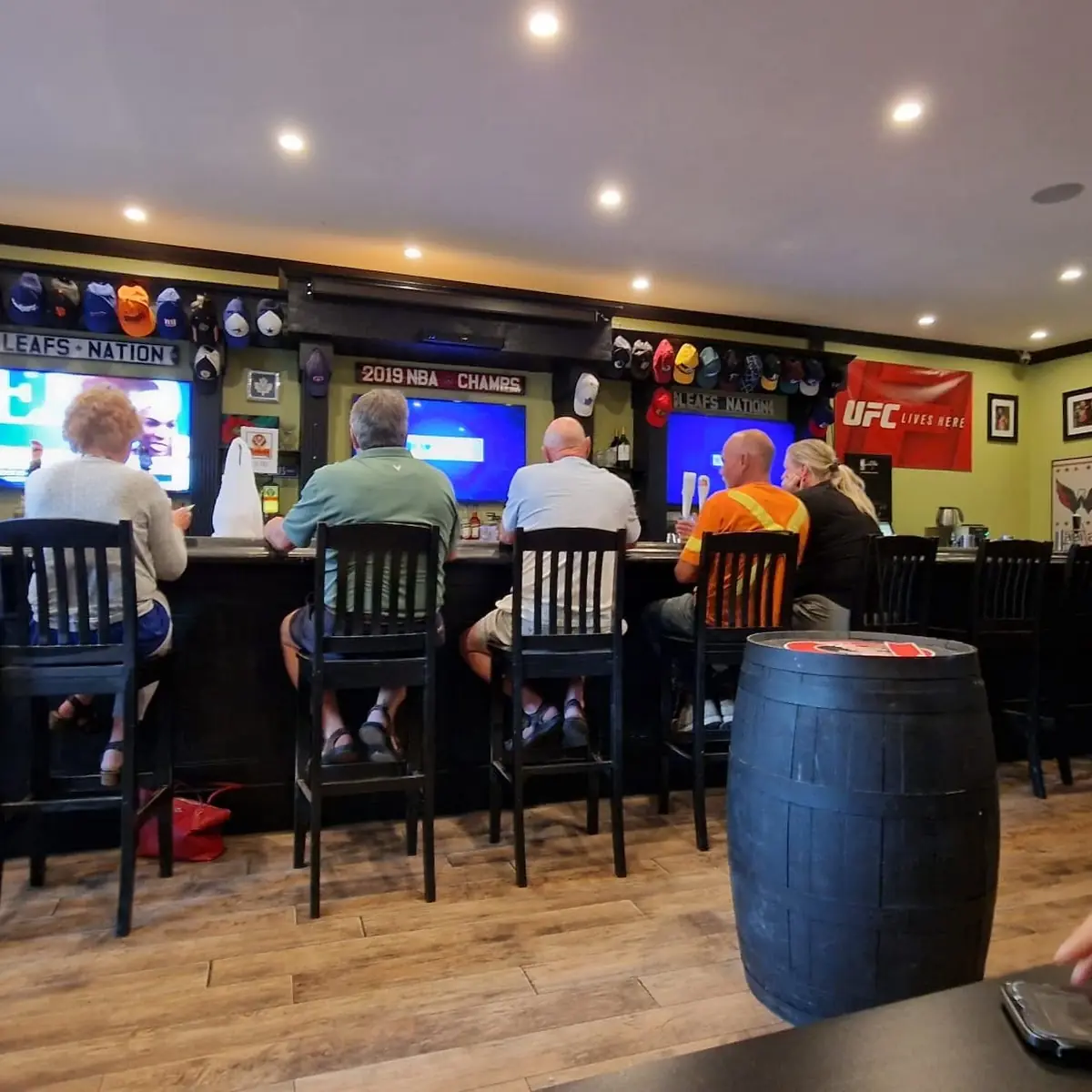 Vibe, Nappo's Sports Bar and Pub