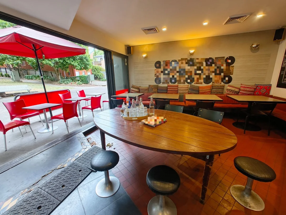 Vibe, Cordial Cafe
