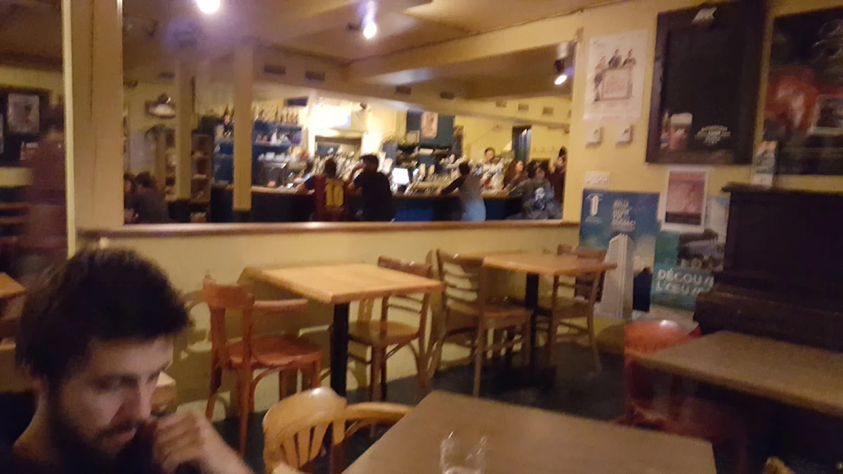 Vibe, Bistro Bar La Barricade
