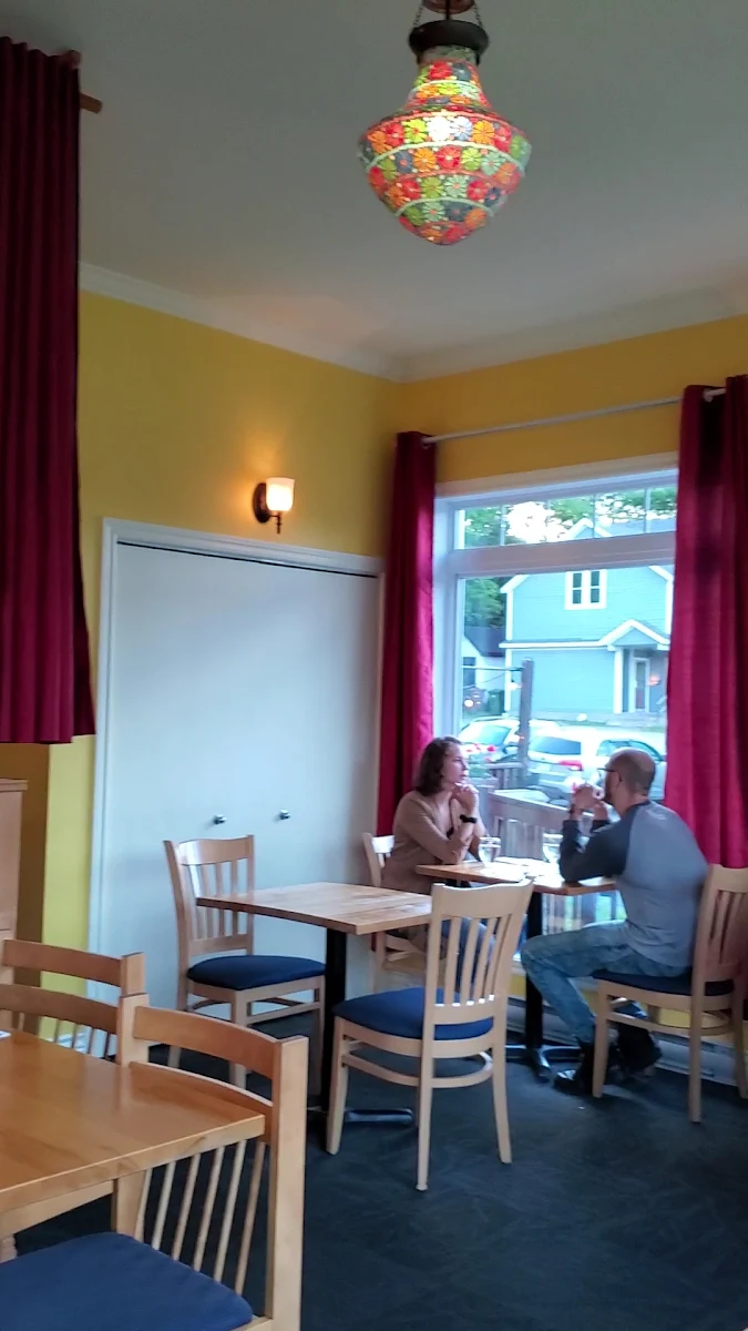 Vibe, Restaurant Shalimar
