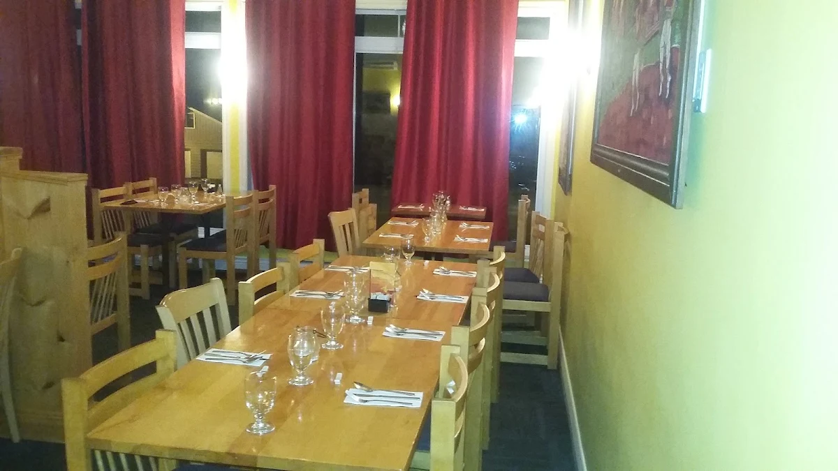 Vibe, Restaurant Shalimar