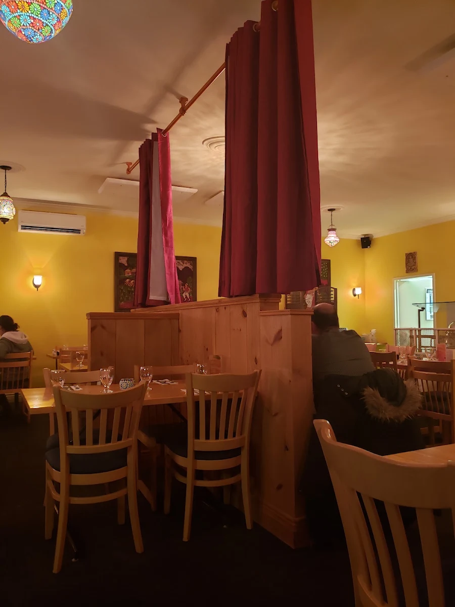 Vibe, Restaurant Shalimar