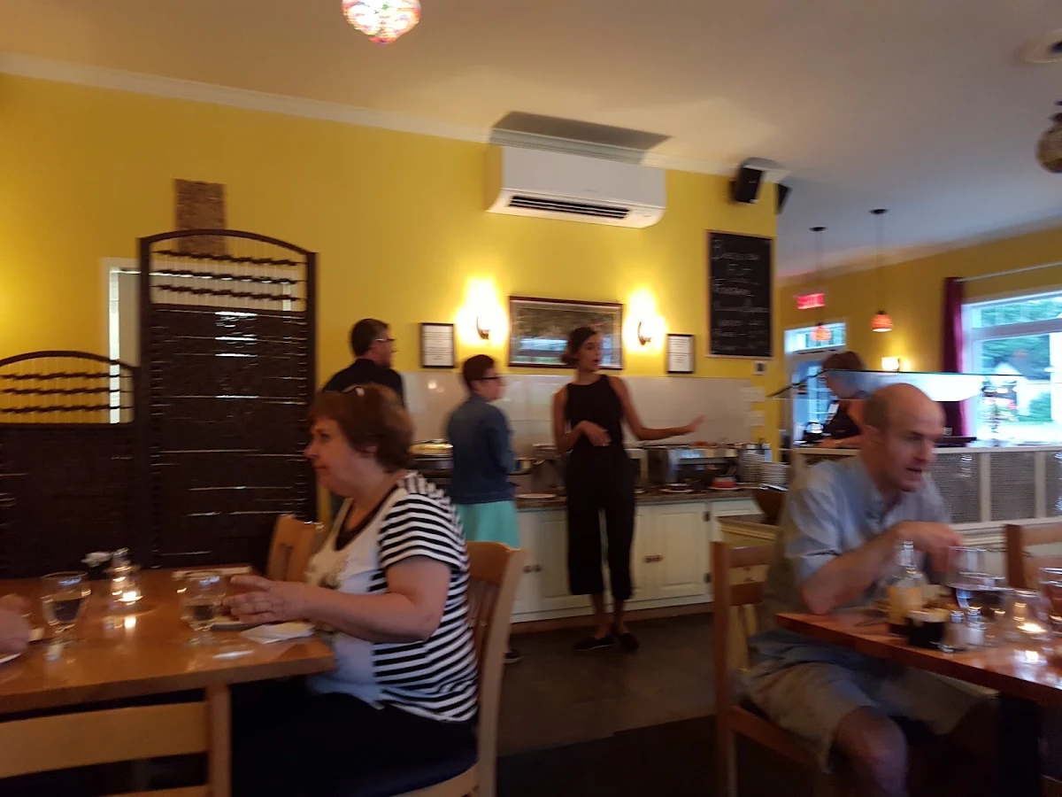 Vibe, Restaurant Shalimar