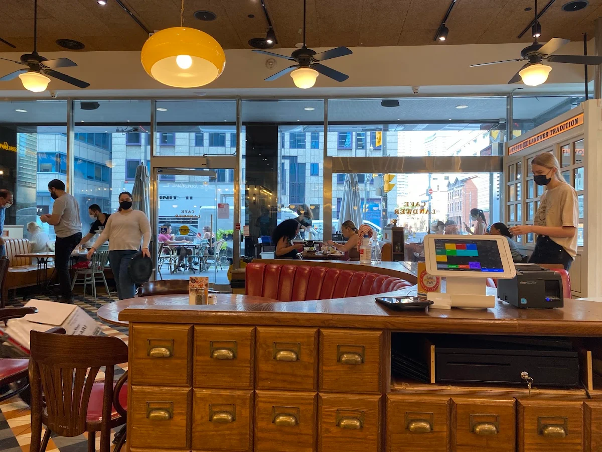 Vibe, Cafe Landwer