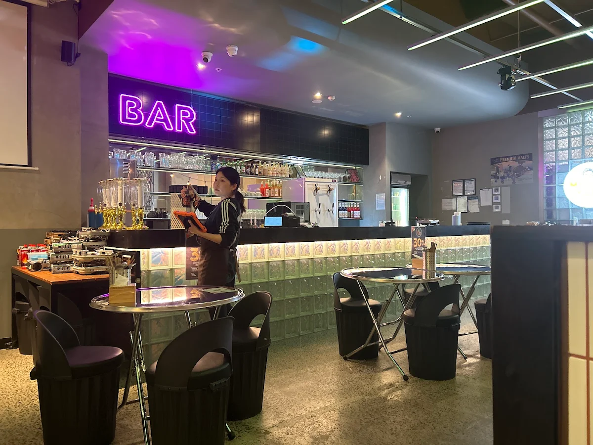 Vibe, Mr Yoon Glenwaverley