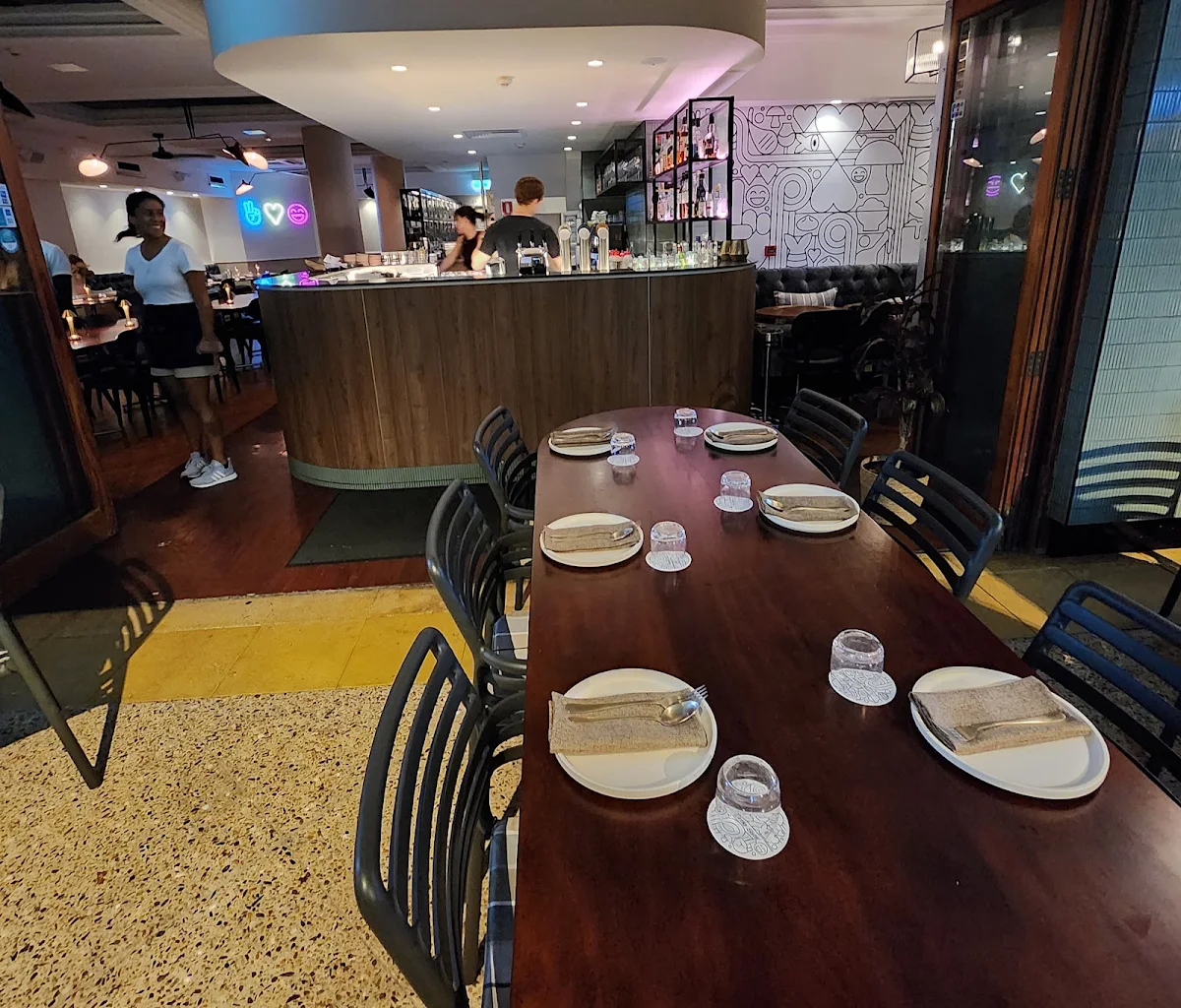 Vibe, Little Sister Restaurant & Cocktail Bar