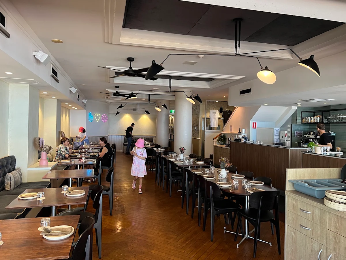 Vibe, Little Sister Restaurant & Cocktail Bar