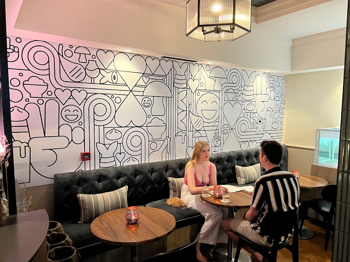 Vibe, Little Sister Restaurant & Cocktail Bar
