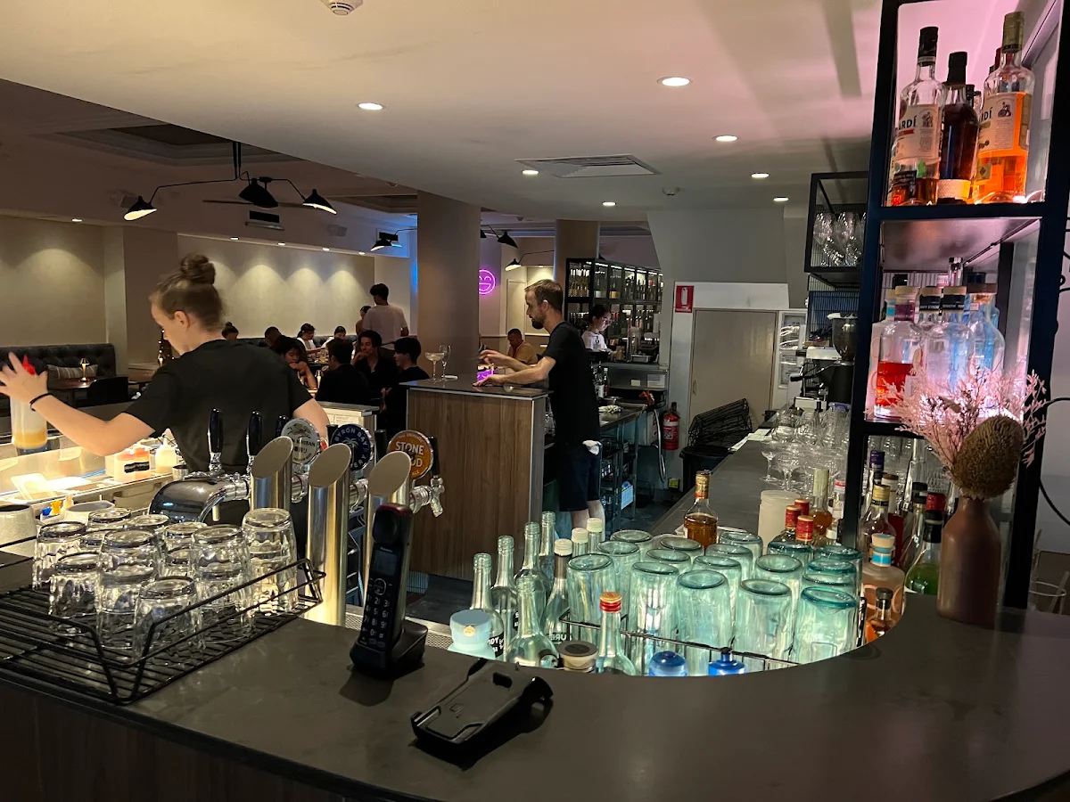 Vibe, Little Sister Restaurant & Cocktail Bar