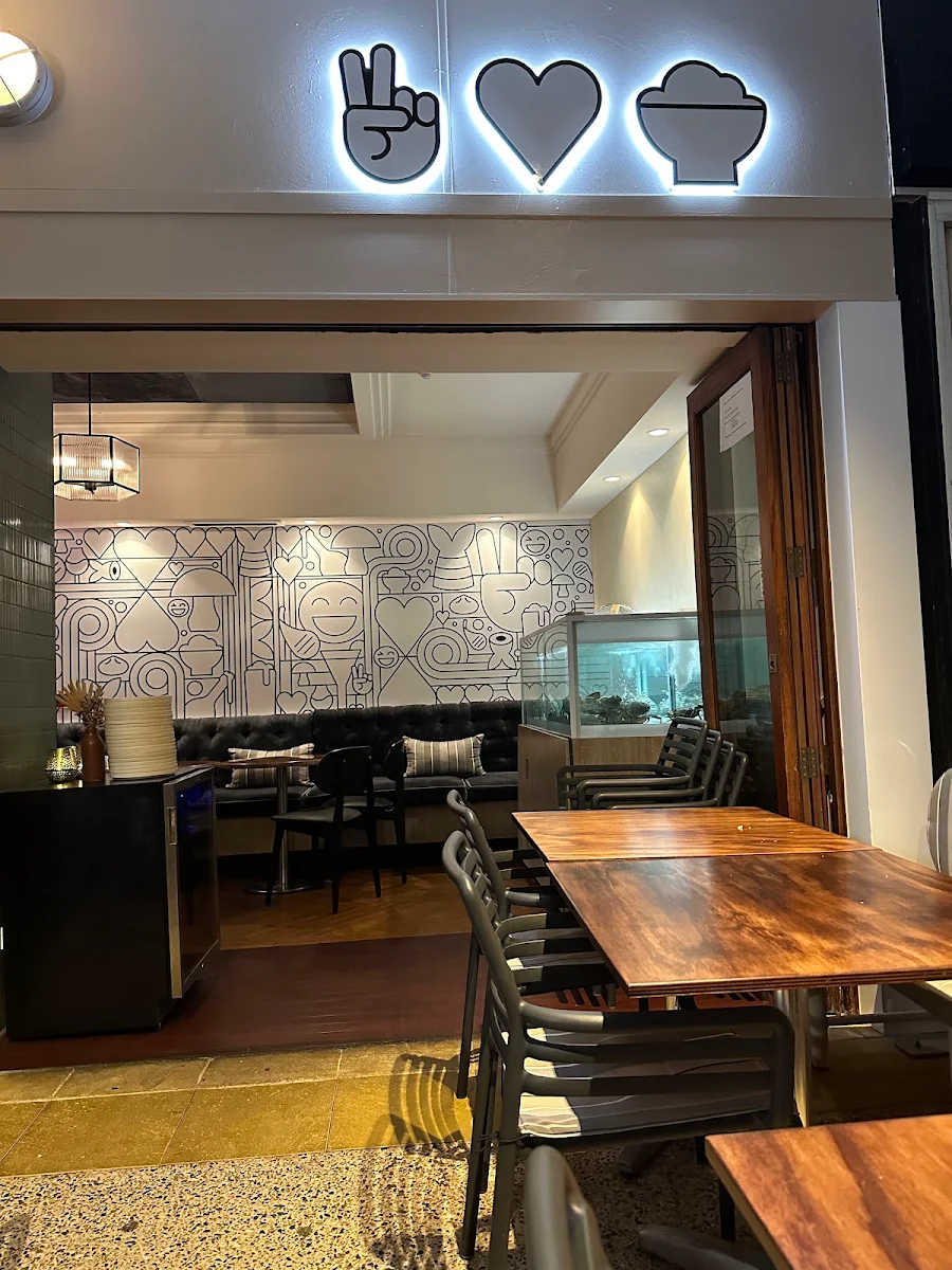 Vibe, Little Sister Restaurant & Cocktail Bar