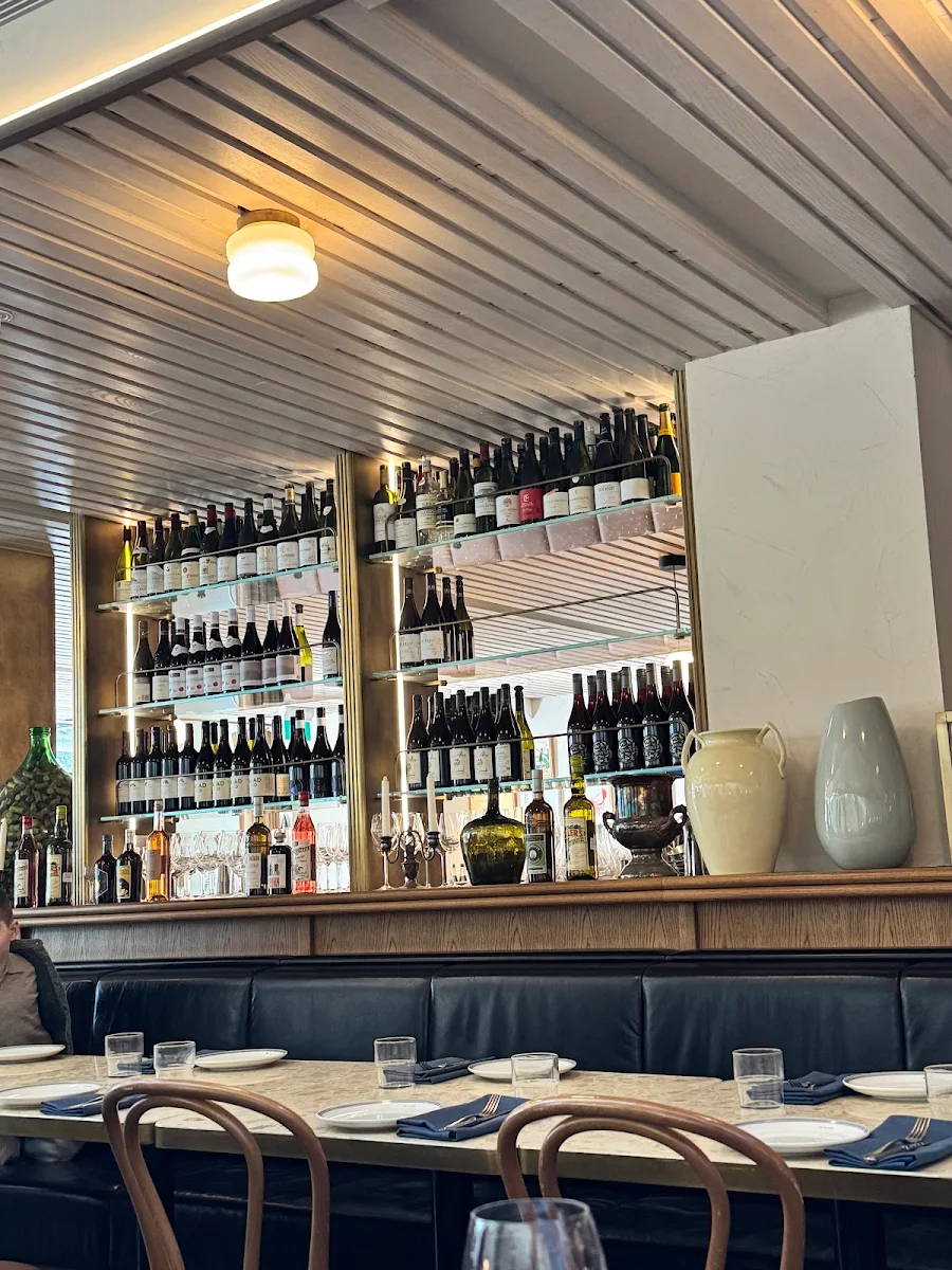 Vibe, Loulou Bistro, Boulangerie & Traiteur