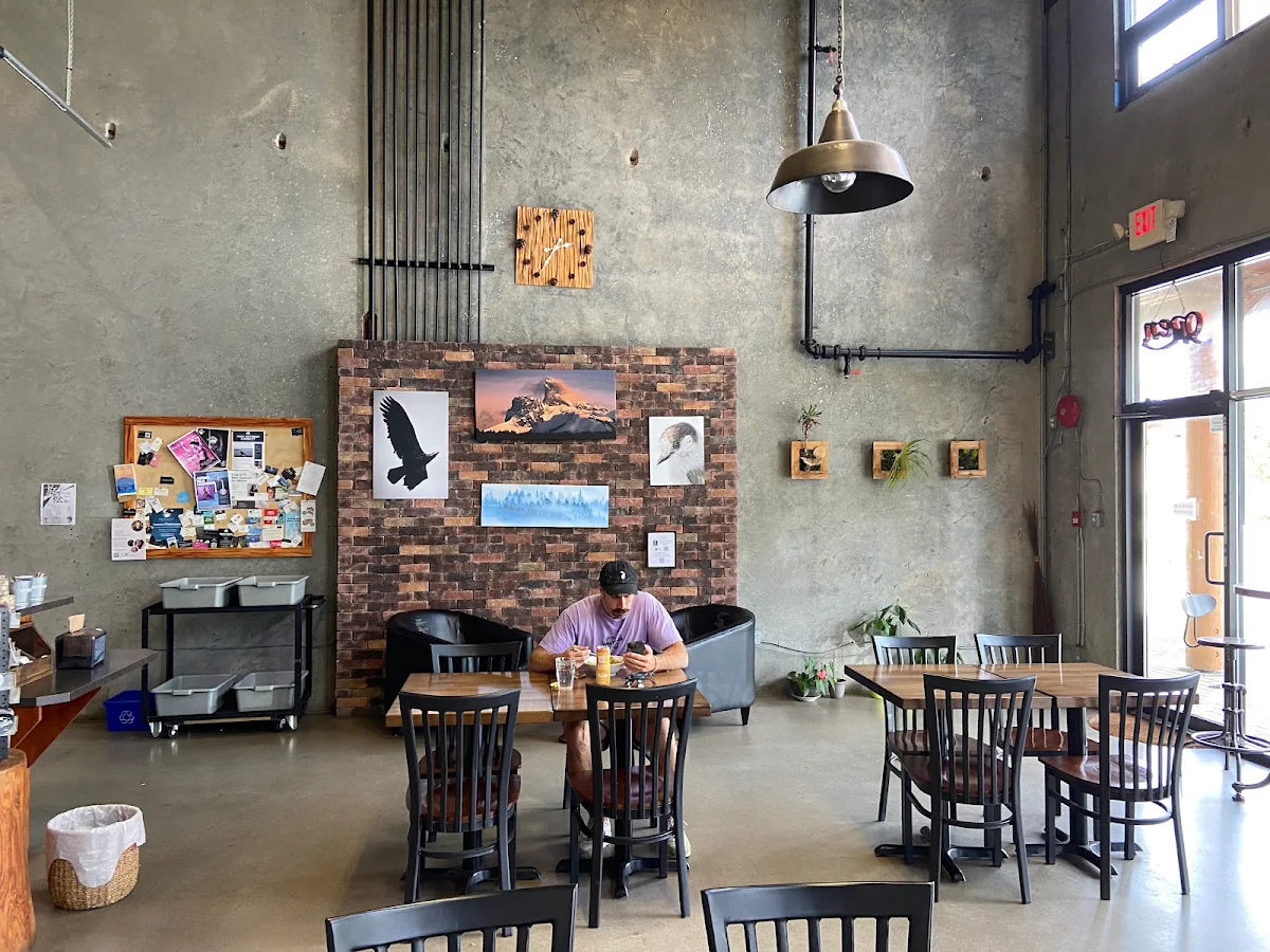 Vibe, Kululu Cafe
