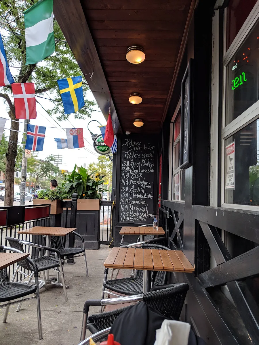 Vibe, Toby's Pub & Eatery