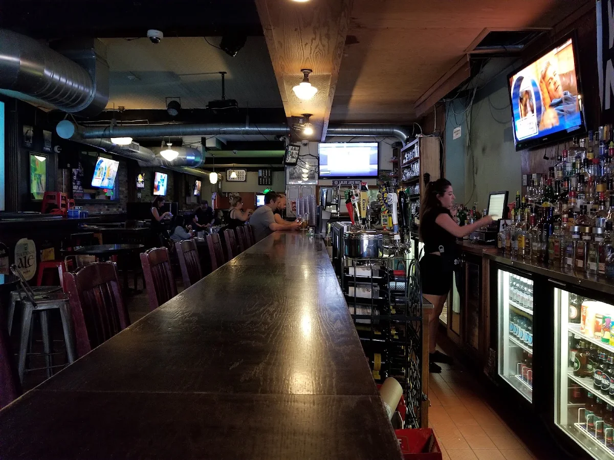 Vibe, Toby's Pub & Eatery