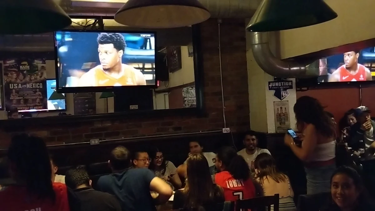 Vibe, Toby's Pub & Eatery