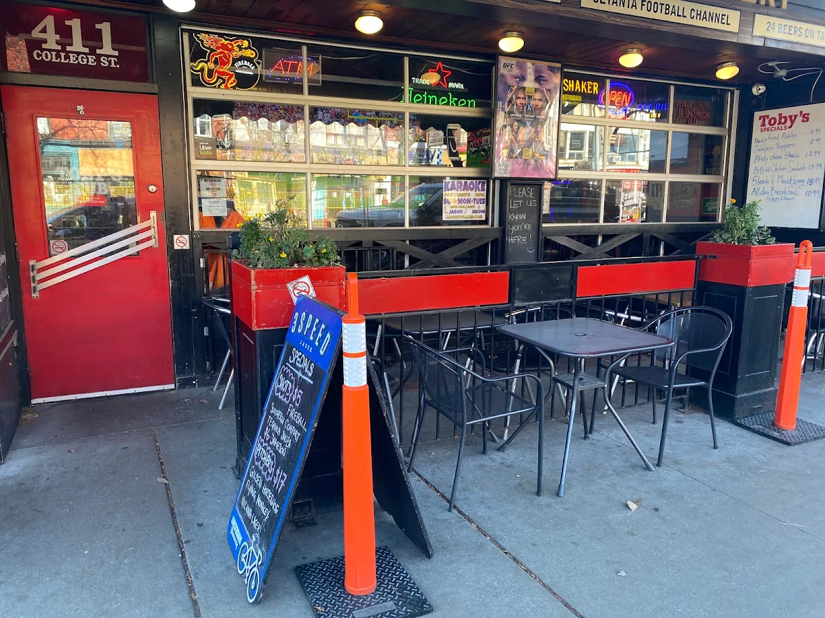 Vibe, Toby's Pub & Eatery