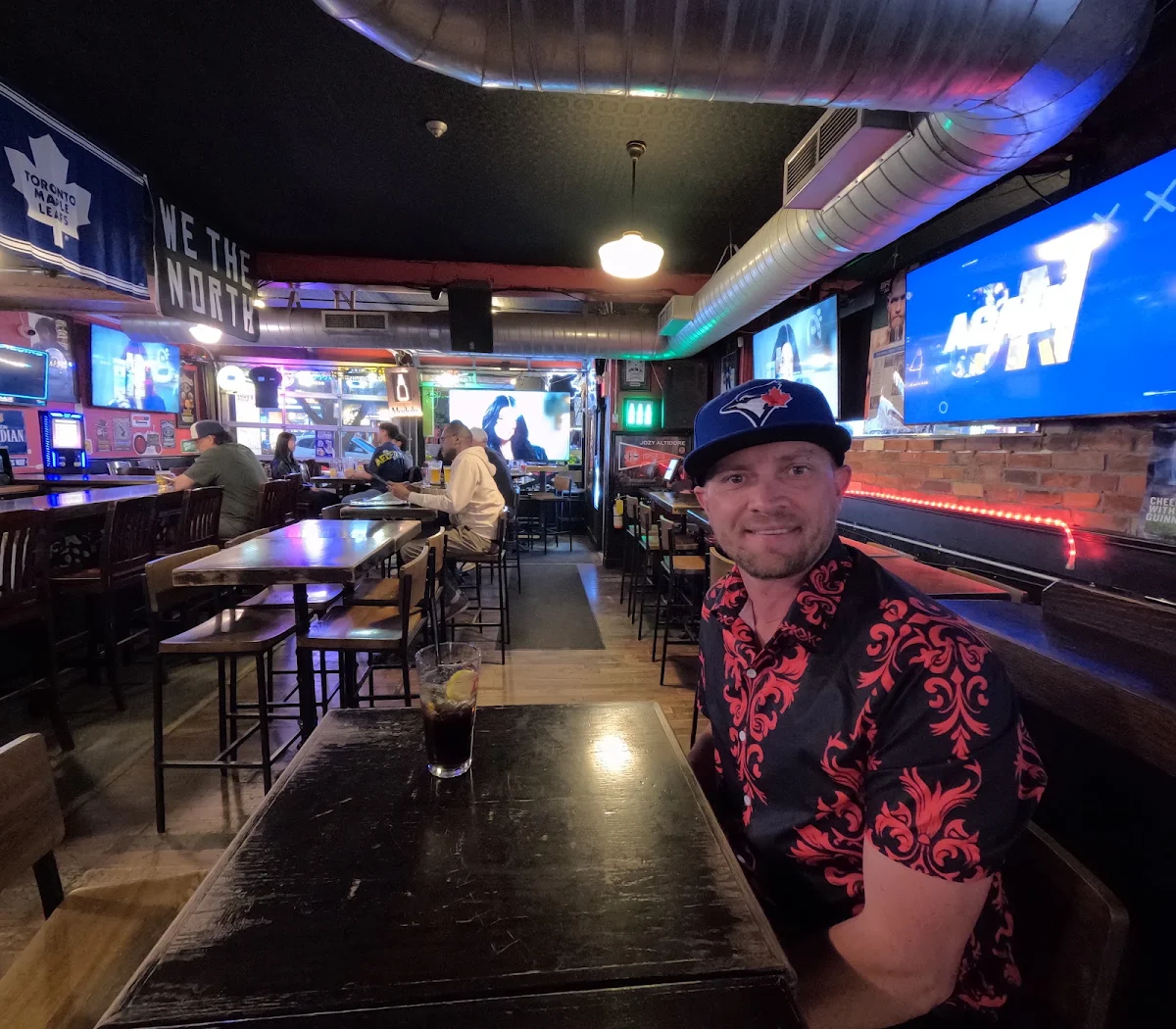Vibe, Toby's Pub & Eatery