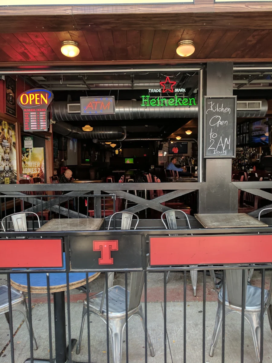 Vibe, Toby's Pub & Eatery
