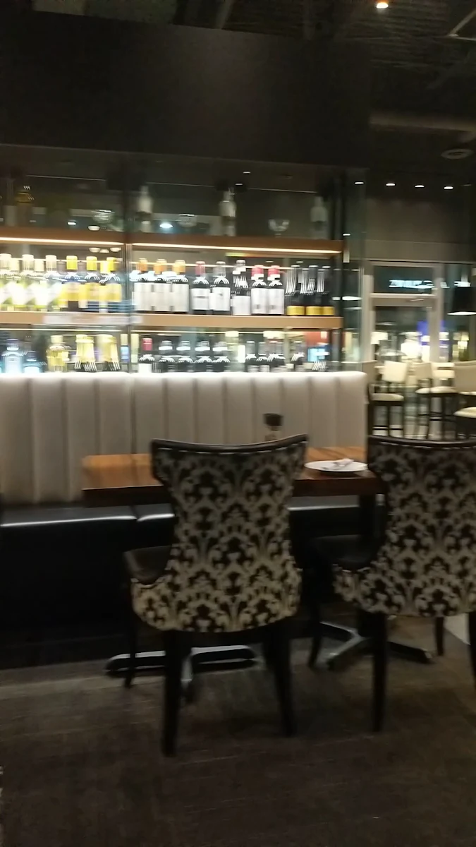 Vibe, Madisons Restaurant & Bar