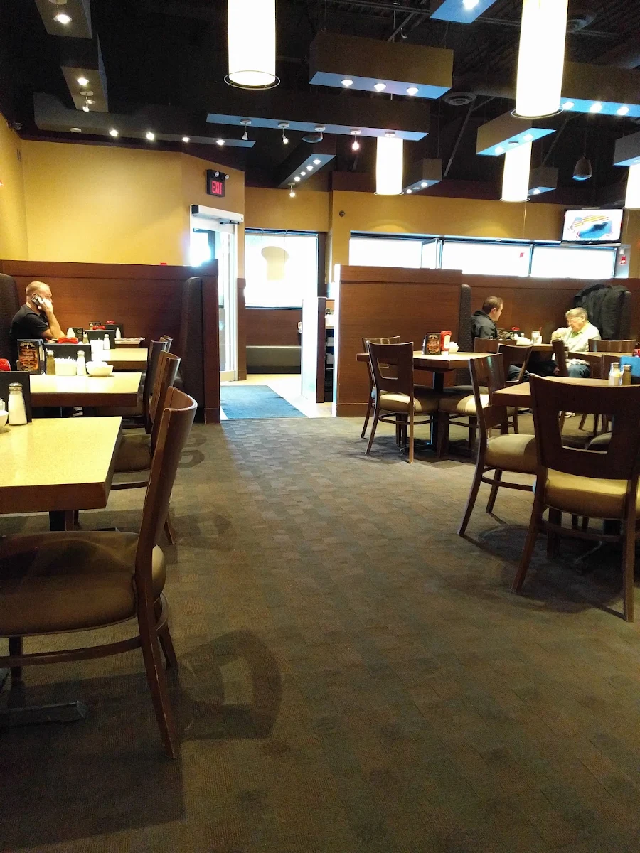 Vibe, Muggnz Family Restaurant