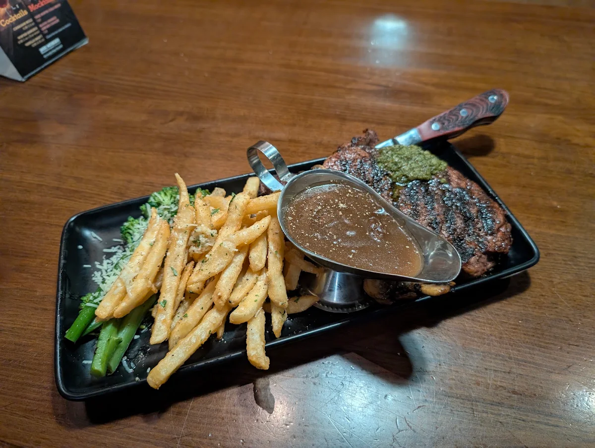 Food & drink, MR MIKES SteakhouseCasual
