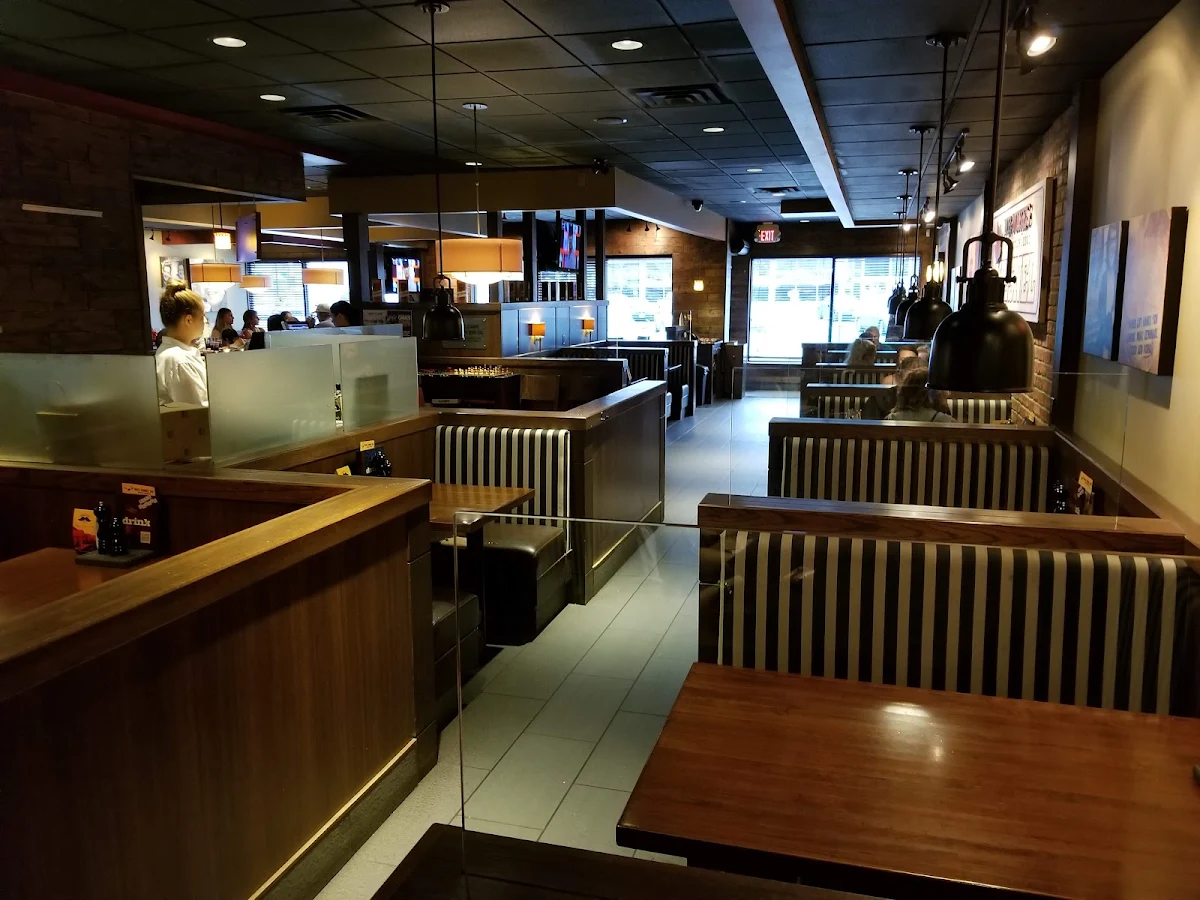 Vibe, MR MIKES SteakhouseCasual