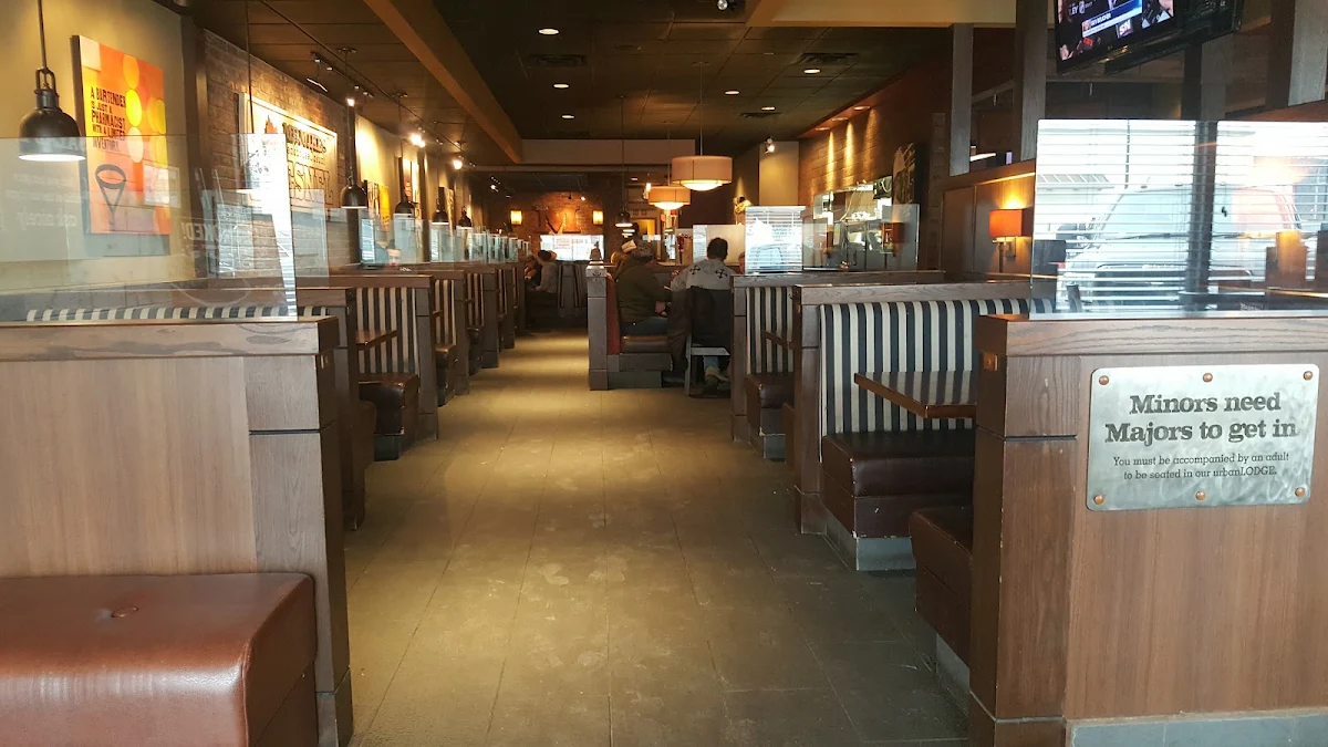Vibe, MR MIKES SteakhouseCasual